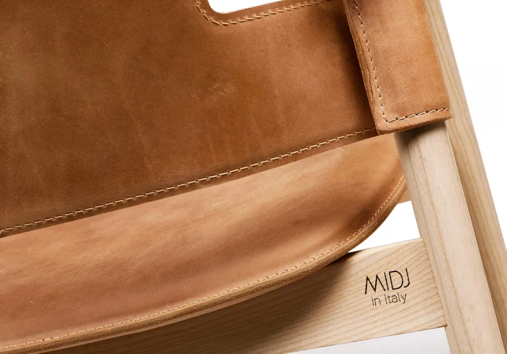 Krzesło SUITE marki Midj – drewniane nogi skórzane siedzisko zdjęcie 2