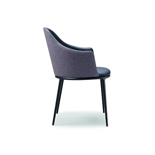 Eleganckie krzesło LEA P M TS marki Midj – cztery metalowe nogi