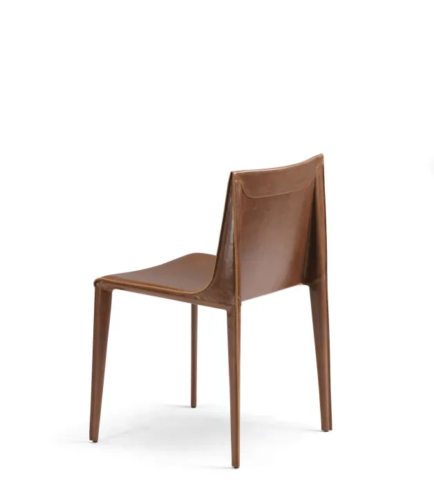 Krzesło EMILY marki Arketipo – włoskie skórzane krzesło do salonu